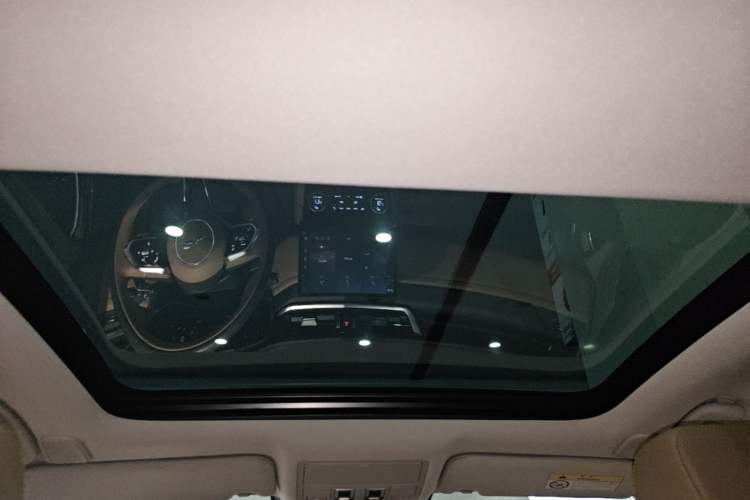 Used Jaguar XFL 2024 2.0T P250 Two-Wheel Drive Prestige Luxury Edition Headliner