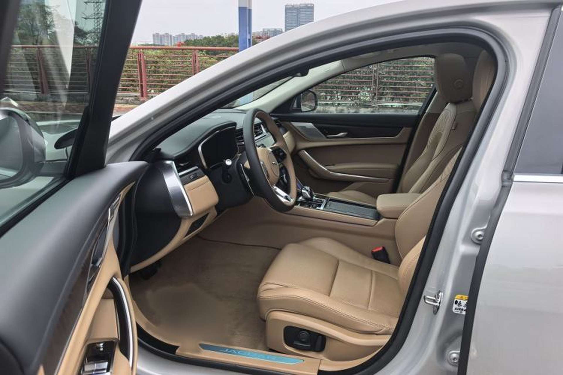 Used Jaguar XFL 2024 2.0T P250 Two-Wheel Drive Prestige Luxury Edition Interior 1