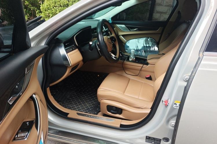 Used Jaguar XFL 2024 2.0T P250 Two-Wheel Drive Prestige Luxury Edition Interior 3