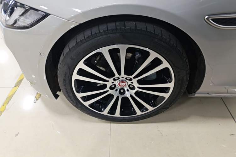 Used Jaguar XFL 2024 2.0T P250 Two-Wheel Drive Prestige Luxury Edition Left Front Wheel Hub
