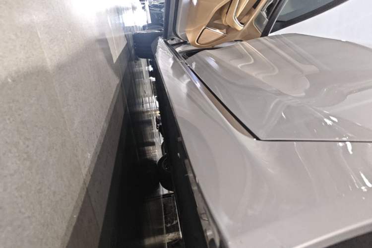 Used Jaguar XFL 2024 2.0T P250 Two-Wheel Drive Prestige Luxury Edition Left Side Sill