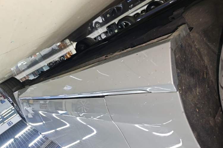 Used Jaguar XFL 2024 2.0T P250 Two-Wheel Drive Prestige Luxury Edition Left Side Sill