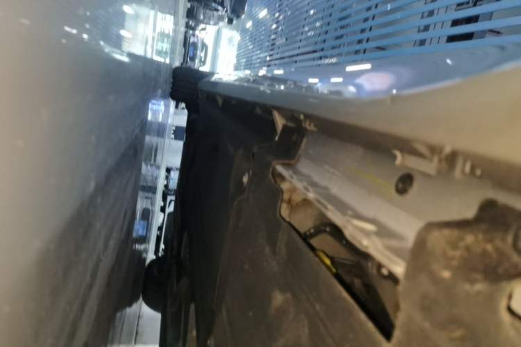 Used Jaguar XFL 2024 2.0T P250 Two-Wheel Drive Prestige Luxury Edition Left Side Sill