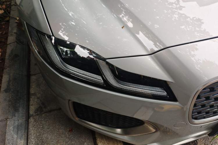 Used Jaguar XFL 2024 2.0T P250 Two-Wheel Drive Prestige Luxury Edition Right Front Headlight