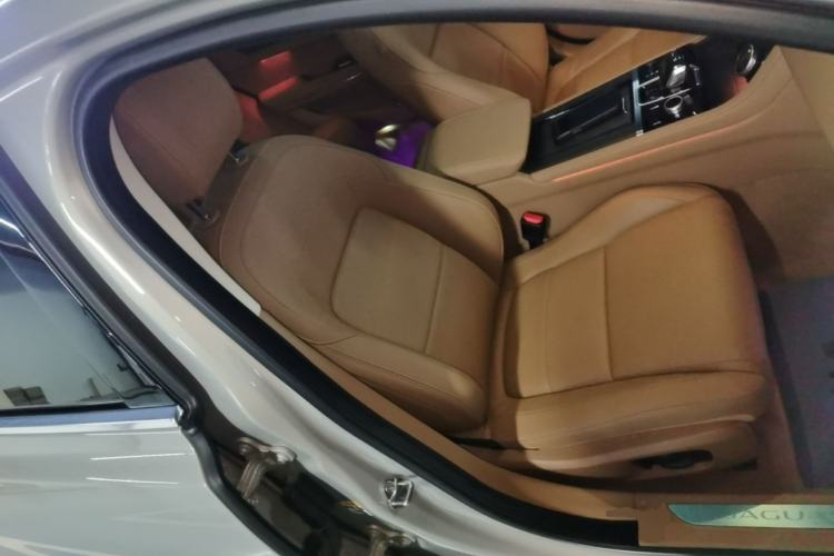 Used Jaguar XFL 2024 2.0T P250 Two-Wheel Drive Prestige Luxury Edition Right Front Seat