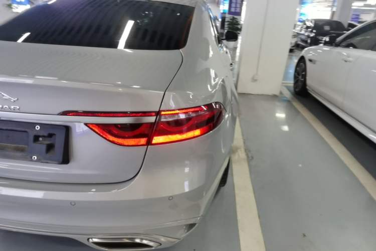 Used Jaguar XFL 2024 2.0T P250 Two-Wheel Drive Prestige Luxury Edition Right Rear Taillight