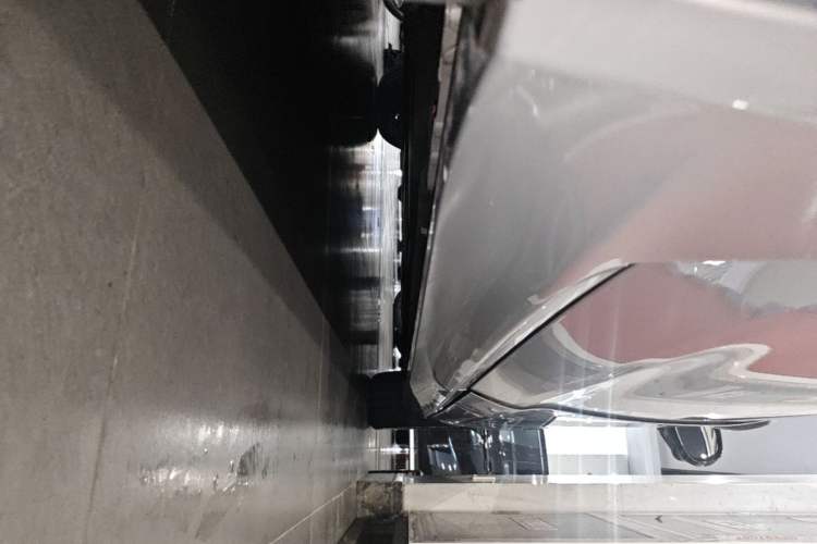 Used Jaguar XFL 2024 2.0T P250 Two-Wheel Drive Prestige Luxury Edition Right Side Sill