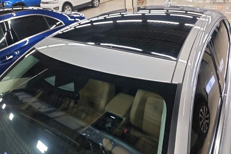 Used Jaguar XFL 2024 2.0T P250 Two-Wheel Drive Prestige Luxury Edition Roof