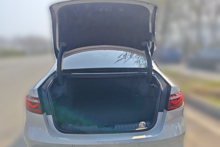 Used Jaguar XFL 2024 2.0T P250 Two-Wheel Drive Prestige Luxury Edition Trunk