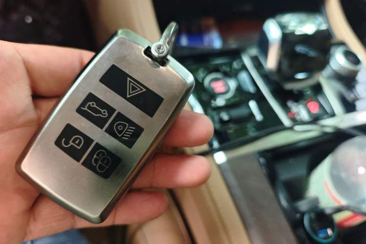 Used Jaguar XFL 2024 2.0T P250 Two-Wheel Drive Prestige Luxury Edition Vehicle Key