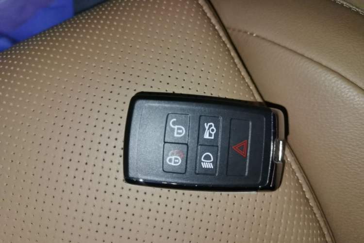 Used Jaguar XFL 2024 2.0T P250 Two-Wheel Drive Prestige Luxury Edition Vehicle Key