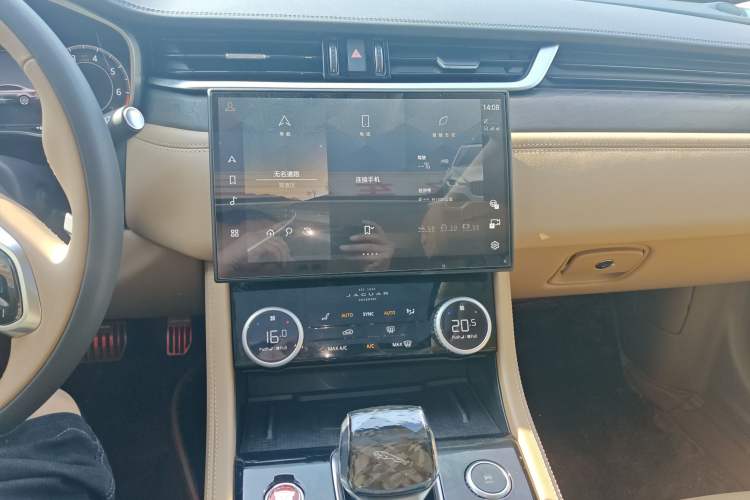 Used Jaguar XFL 2024 2.0T P250 Two-Wheel Drive Prestige Luxury Edition Audio And AC Panel