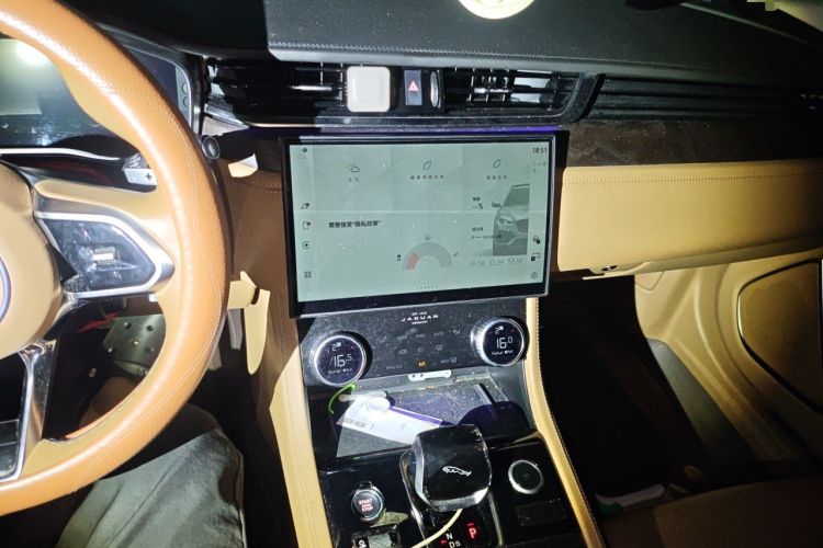 Used Jaguar XFL 2024 2.0T P250 Two-Wheel Drive Prestige Luxury Edition Audio And AC Panel