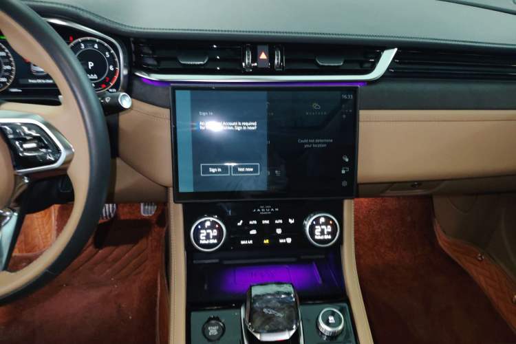 Used Jaguar XFL 2024 2.0T P250 Two-Wheel Drive Prestige Luxury Edition Audio And AC Panel