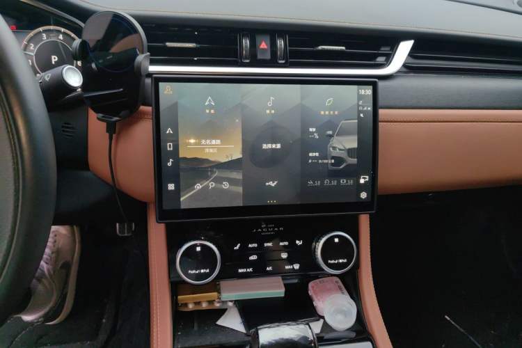 Used Jaguar XFL 2024 2.0T P300 Four-Wheel Drive Flagship Sport Gold Edition Audio And AC Panel