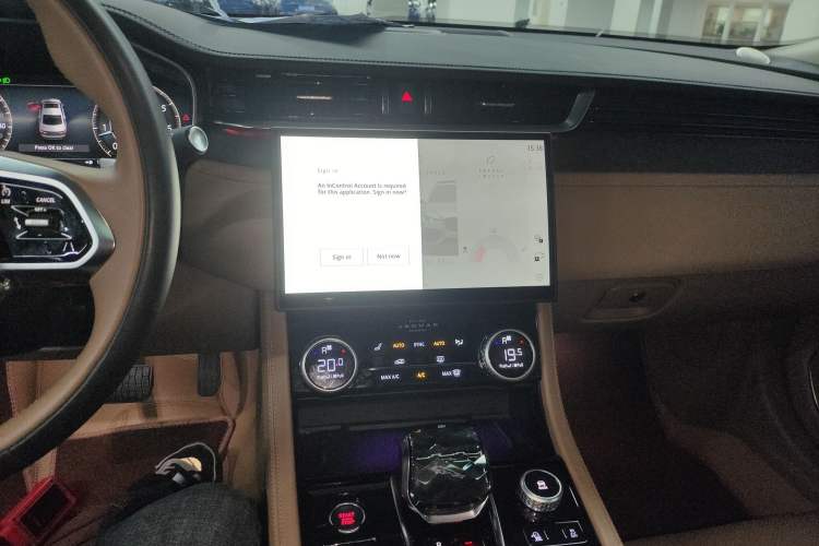 Used Jaguar XFL 2024 2.0T P250 Two-Wheel Drive Prestige Luxury Edition Audio And AC Panel