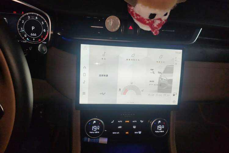 Used Jaguar XFL 2024 2.0T P250 Two-Wheel Drive Prestige Luxury Edition Audio And AC Panel