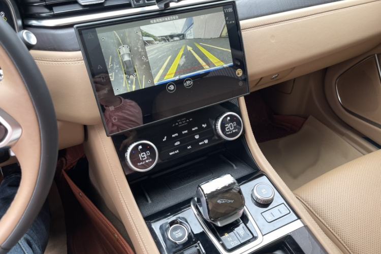 Used Jaguar XFL 2024 2.0T P250 Two-Wheel Drive Prestige Luxury Edition Audio And AC Panel