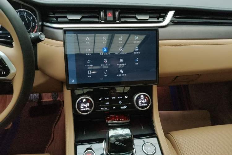 Used Jaguar XFL 2024 2.0T P250 Two-Wheel Drive Prestige Luxury Edition Audio And AC Panel