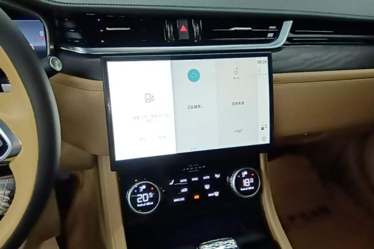 Used Jaguar XFL 2024 2.0T P250 Two-Wheel Drive Prestige Luxury Edition Audio And AC Panel
