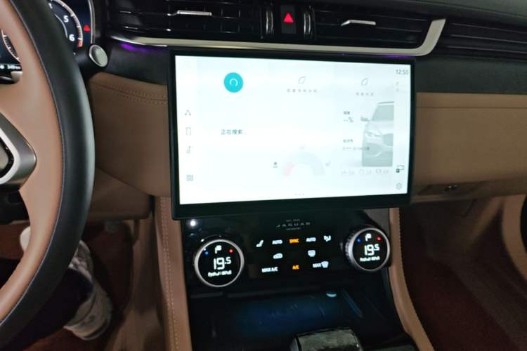 Used Jaguar XFL 2024 2.0T P250 Two-Wheel Drive Prestige Luxury Edition Audio And AC Panel