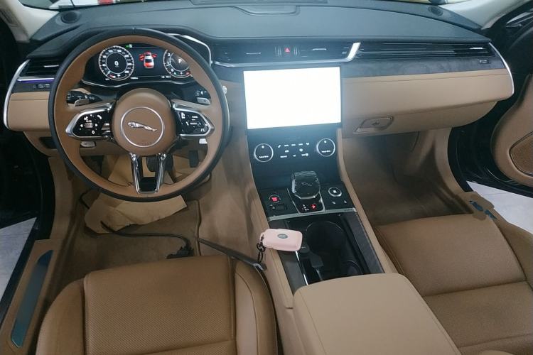 Used Jaguar XFL 2024 2.0T P250 Two-Wheel Drive Prestige Luxury Edition Center Console