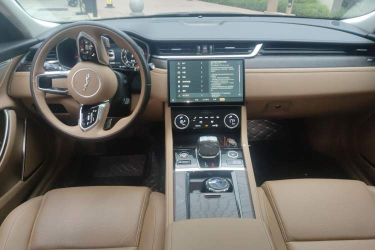 Used Jaguar XFL 2024 2.0T P250 Two-Wheel Drive Prestige Luxury Edition Center Console
