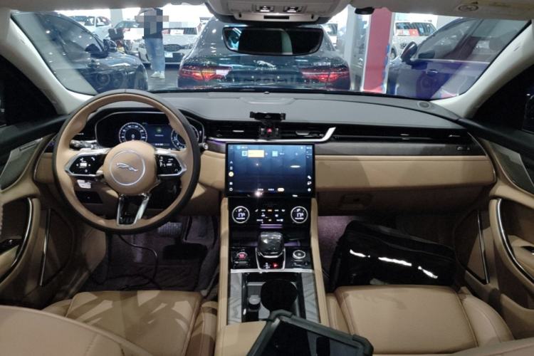 Used Jaguar XFL 2024 2.0T P250 Two-Wheel Drive Prestige Luxury Edition Center Console