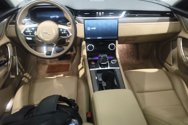 Used Jaguar XFL 2024 2.0T P250 Two-Wheel Drive Prestige Luxury Edition Center Console