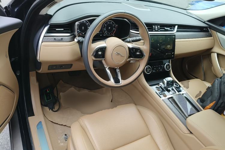 Used Jaguar XFL 2024 2.0T P250 Two-Wheel Drive Prestige Luxury Edition Center Console