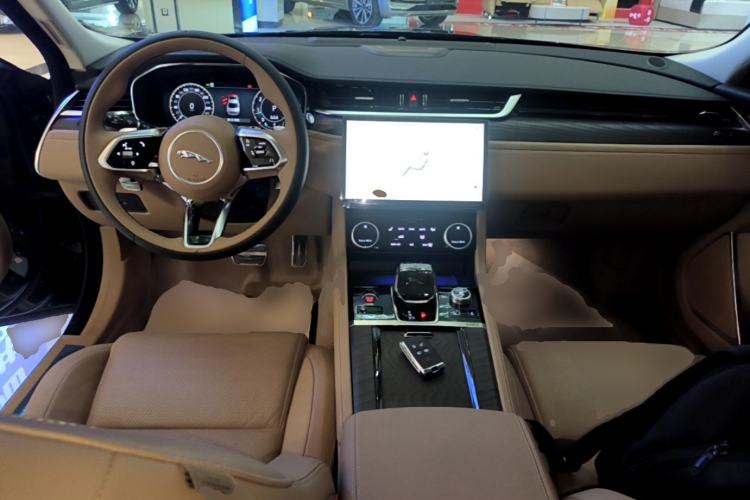 Used Jaguar XFL 2024 2.0T P250 Two-Wheel Drive Prestige Luxury Edition Center Console