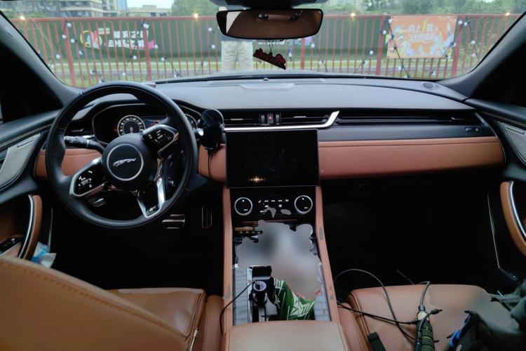 Used Jaguar XFL 2024 2.0T P300 Four-Wheel Drive Flagship Sport Gold Edition Center Console