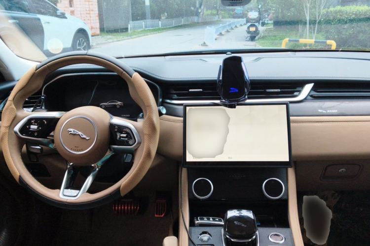 Used Jaguar XFL 2024 2.0T P250 Two-Wheel Drive Prestige Luxury Edition Center Console