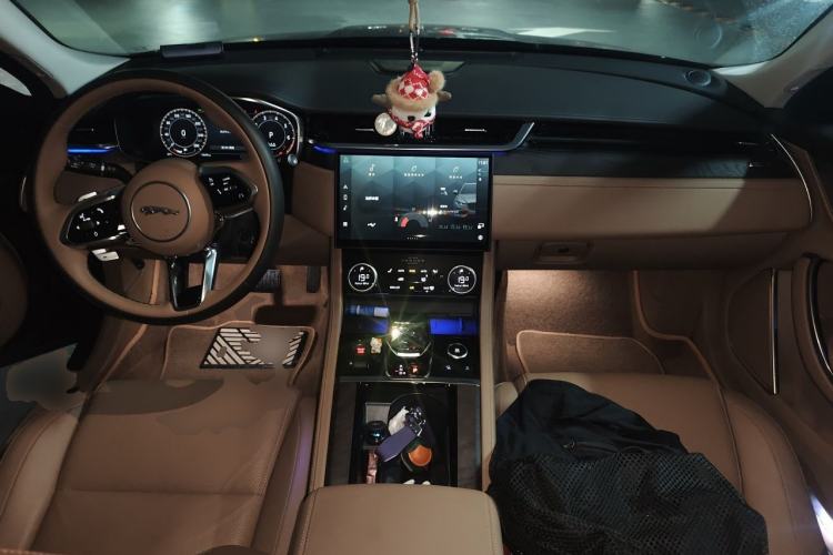 Used Jaguar XFL 2024 2.0T P250 Two-Wheel Drive Prestige Luxury Edition Center Console