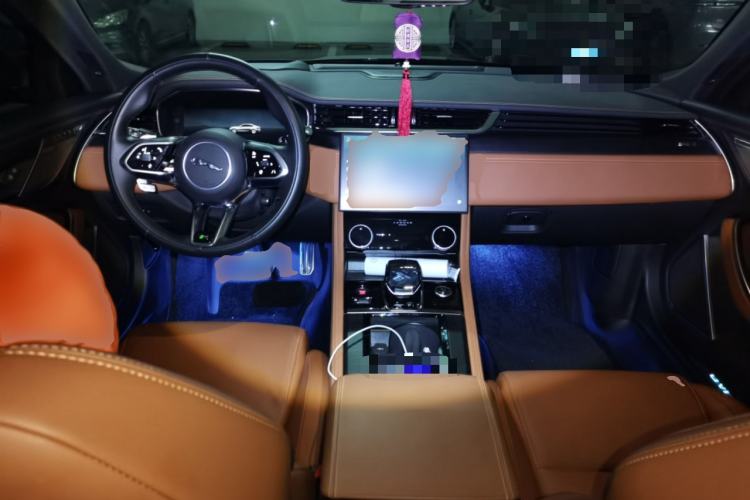 Used Jaguar XFL 2024 2.0T P300 Four-Wheel Drive Flagship Sport Gold Edition Center Console