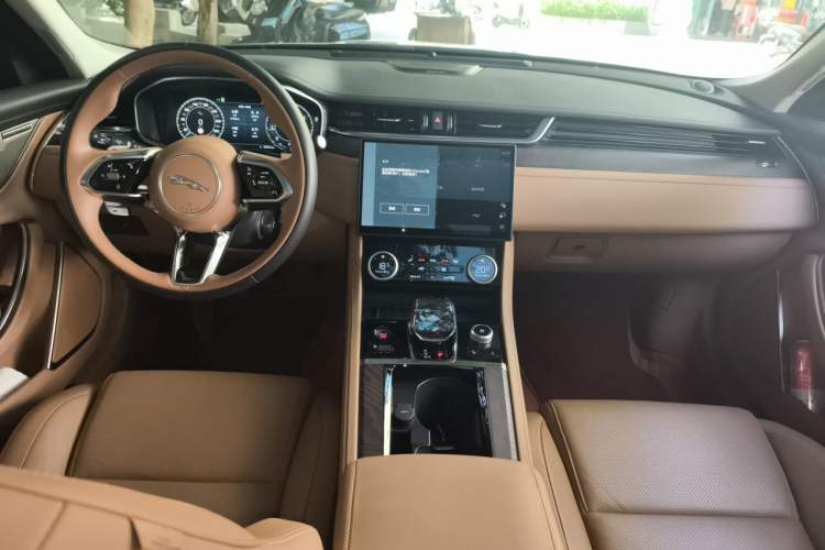 Used Jaguar XFL 2024 2.0T P250 Two-Wheel Drive Prestige Luxury Edition Center Console