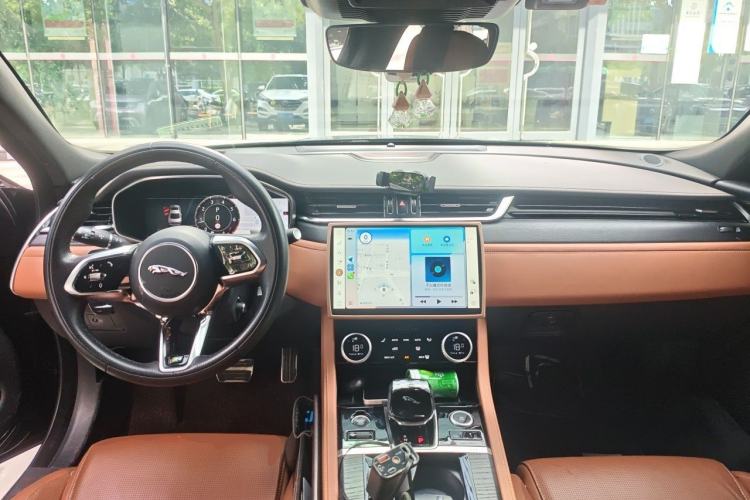 Used Jaguar XFL 2024 2.0T P300 Four-Wheel Drive Flagship Sport Gold Edition Center Console