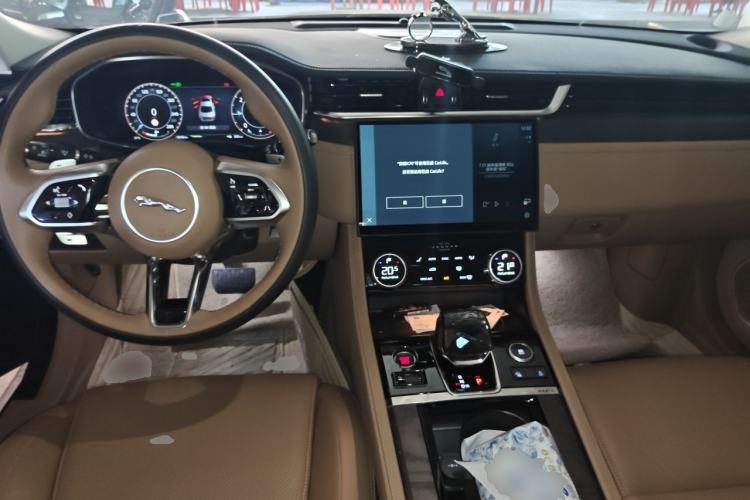 Used Jaguar XFL 2024 2.0T P250 Two-Wheel Drive Prestige Luxury Edition Center Console