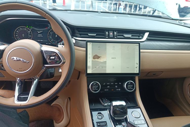 Used Jaguar XFL 2024 2.0T P250 Two-Wheel Drive Prestige Luxury Edition Center Console