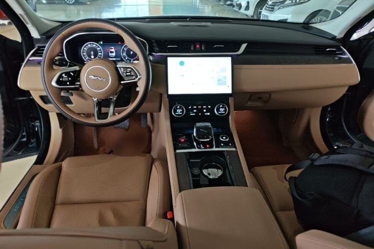 Used Jaguar XFL 2024 2.0T P250 Two-Wheel Drive Prestige Luxury Edition Center Console