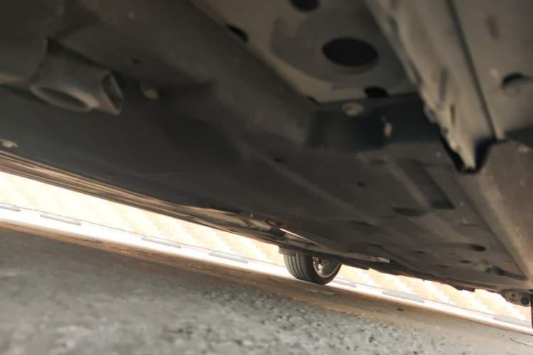 Used Jaguar XFL 2024 2.0T P300 Four-Wheel Drive Flagship Sport Gold Edition Chassis Front Left