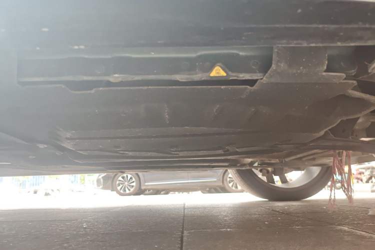 Used Jaguar XFL 2024 2.0T P300 Four-Wheel Drive Flagship Sport Gold Edition Chassis Rear Left