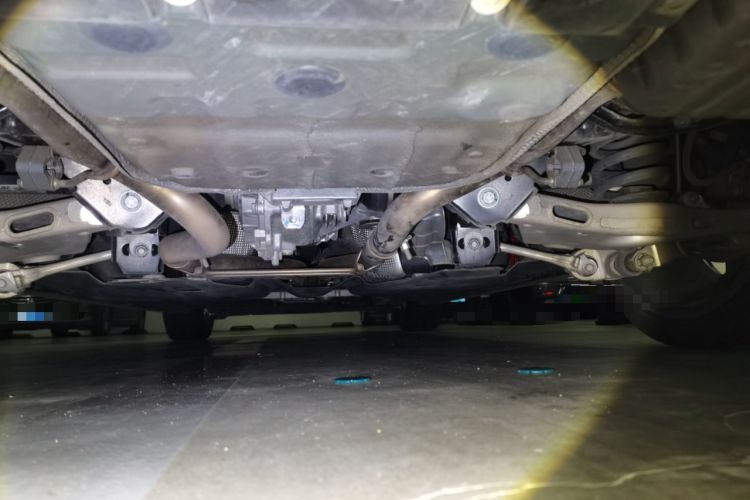 Used Jaguar XFL 2024 2.0T P300 Four-Wheel Drive Flagship Sport Gold Edition Chassis Rear