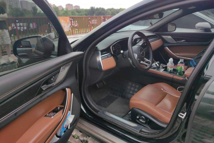 Used Jaguar XFL 2024 2.0T P300 Four-Wheel Drive Flagship Sport Gold Edition Driver Seat