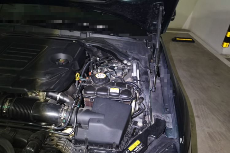 Used Jaguar XFL 2024 2.0T P300 Four-Wheel Drive Flagship Sport Gold Edition Engine Bay Left