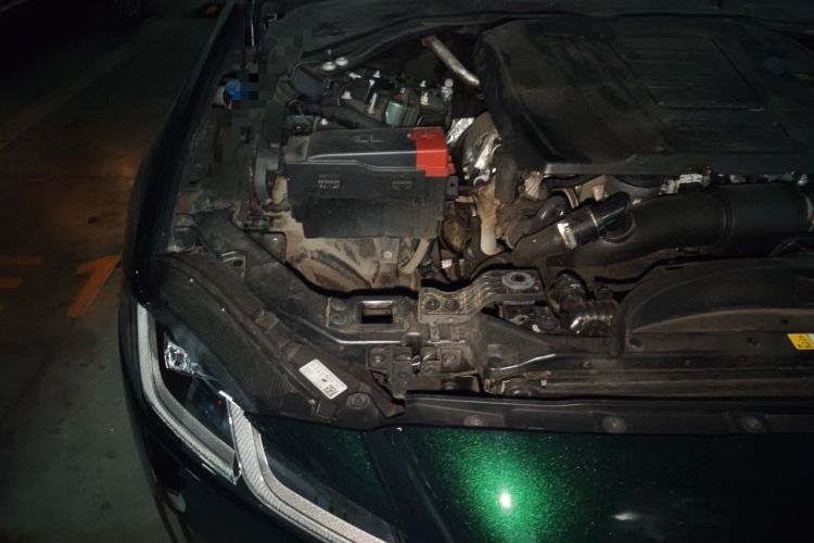 Used Jaguar XFL 2024 2.0T P250 Two-Wheel Drive Prestige Luxury Edition Engine Bay Right