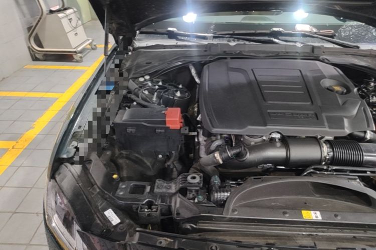 Used Jaguar XFL 2024 2.0T P250 Two-Wheel Drive Prestige Luxury Edition Engine Bay Right