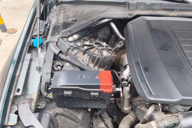 Used Jaguar XFL 2024 2.0T P250 Two-Wheel Drive Prestige Luxury Edition Engine Bay Right