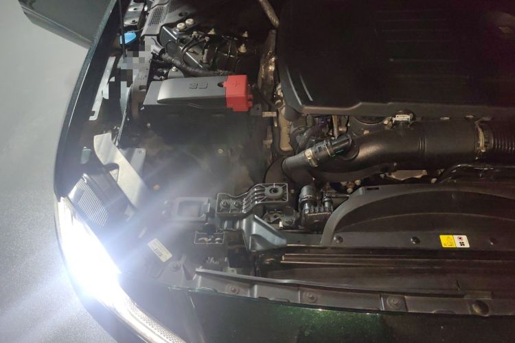 Used Jaguar XFL 2024 2.0T P250 Two-Wheel Drive Prestige Luxury Edition Engine Bay Right