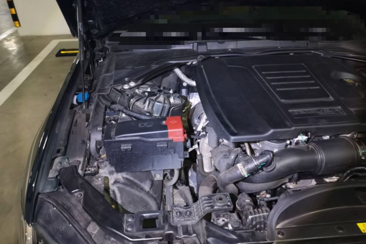 Used Jaguar XFL 2024 2.0T P300 Four-Wheel Drive Flagship Sport Gold Edition Engine Bay Right
